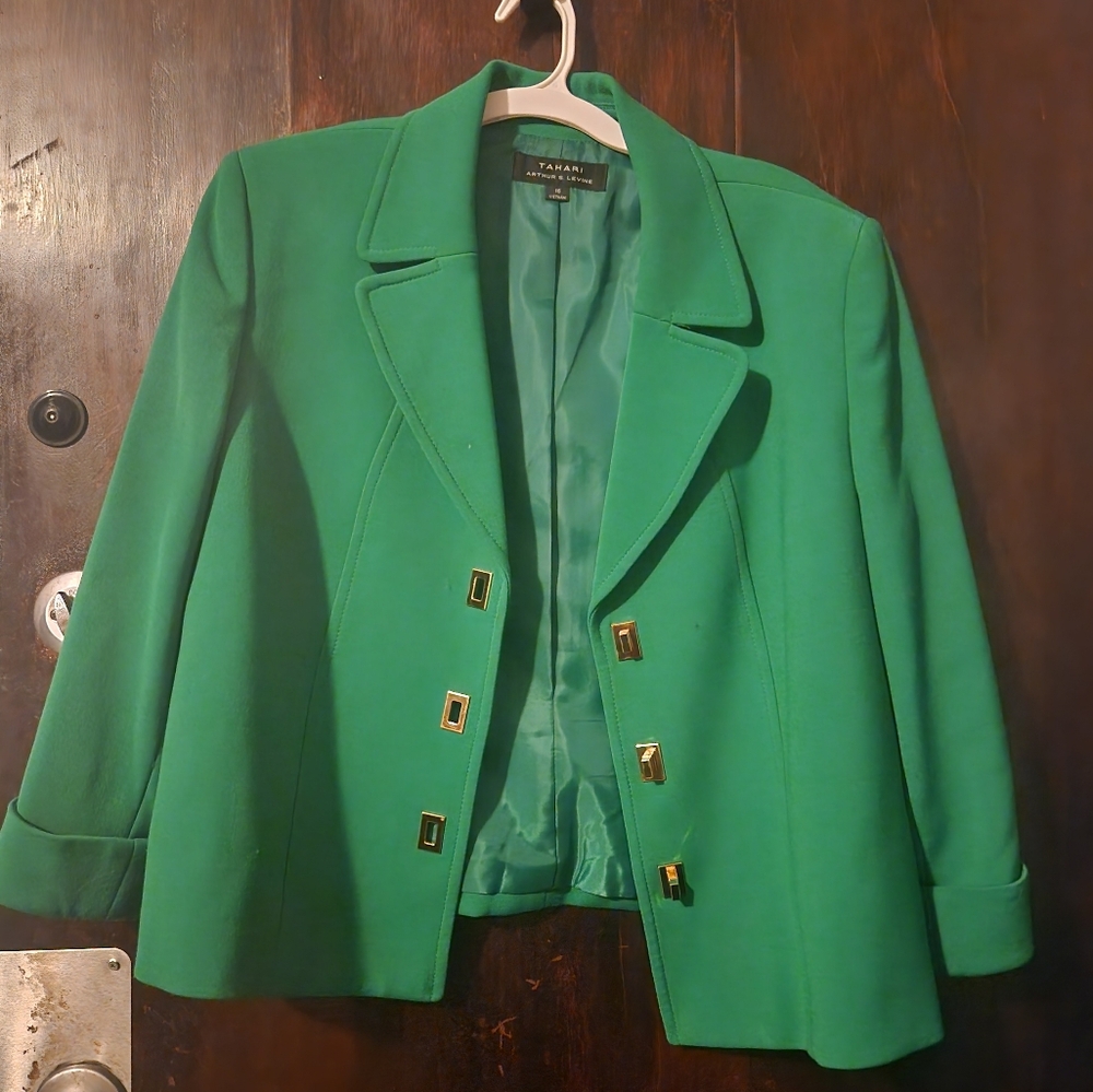 Green blazer in excellent condition